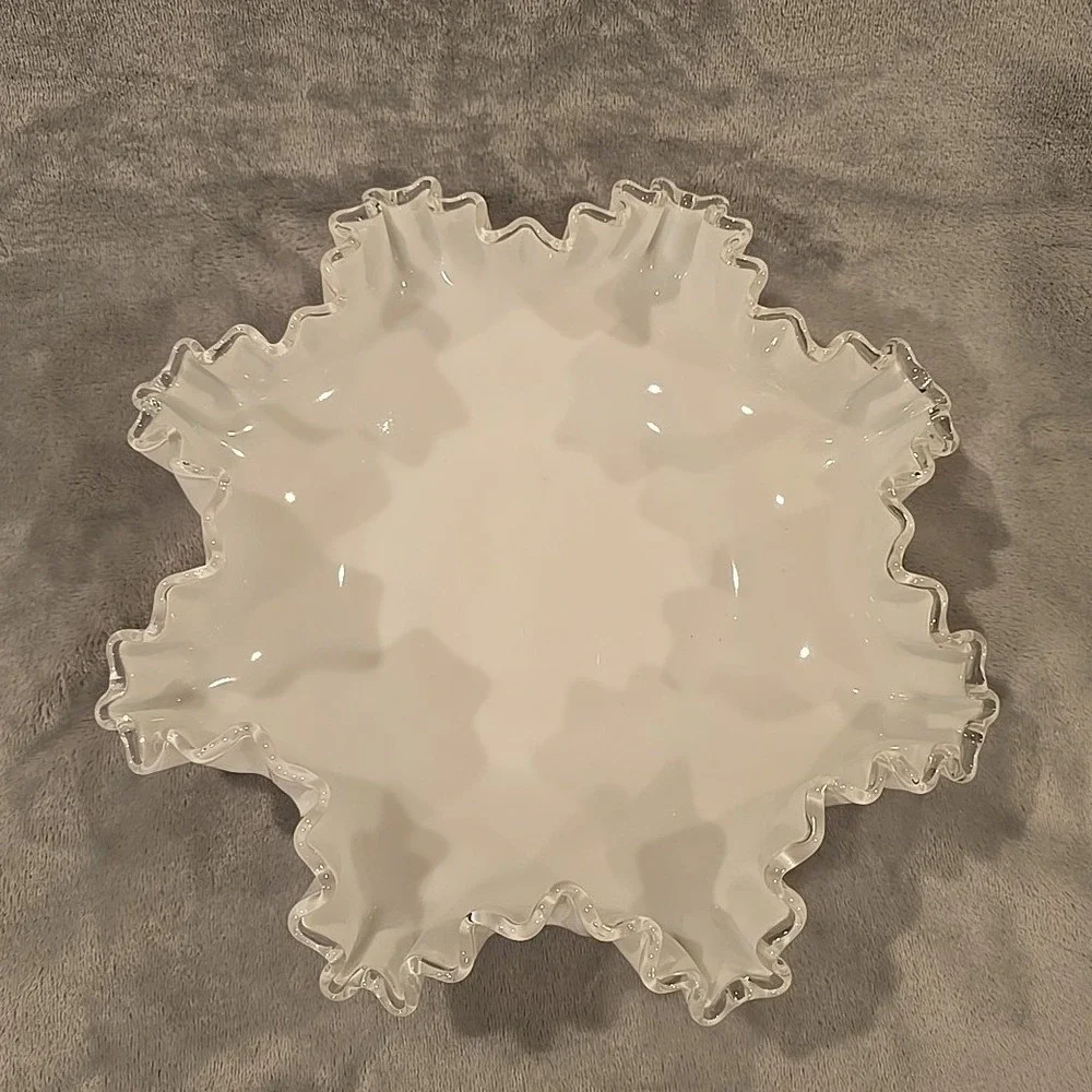Vintage‎ Unmarked Fenton White Milk Glass Silver Crest Ruffled Edge Bowl